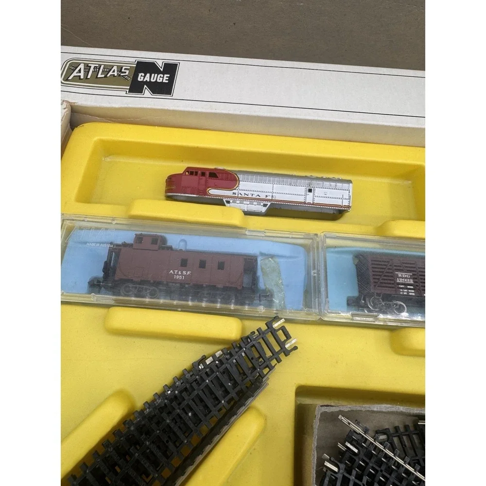 Atlas N-Gauge Ready to Run Train Set 1960s Santa Fe Untested And Incomplete